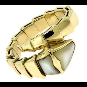 BVLGARI SERPENTI YELLOW GOLD FLEXIBLE RING WITH MOTHER OF PEARL